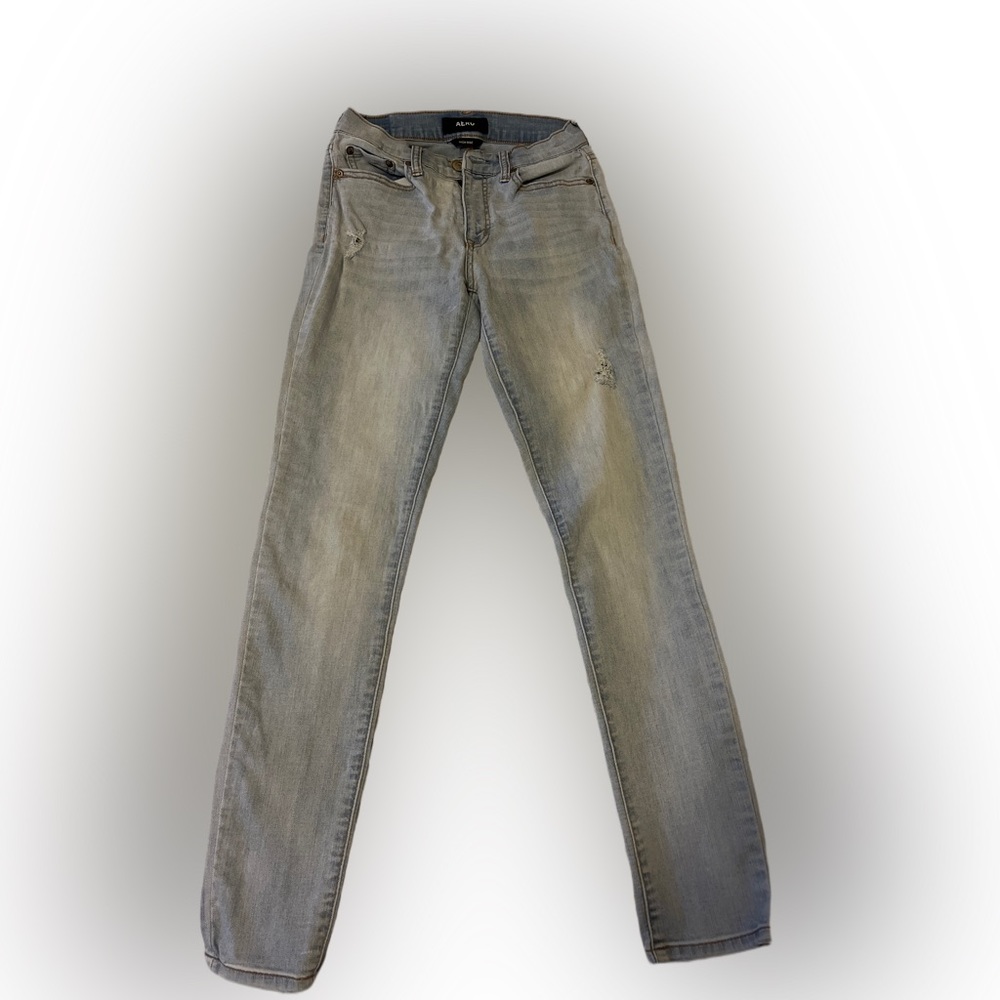 2 jeans $10